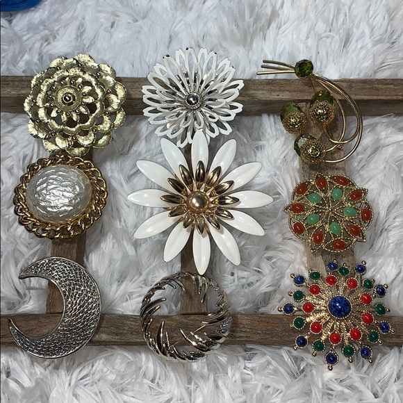 Sarah Coventry Jewelry - Sarah Coventry brooches pins lot of 9 gold silver